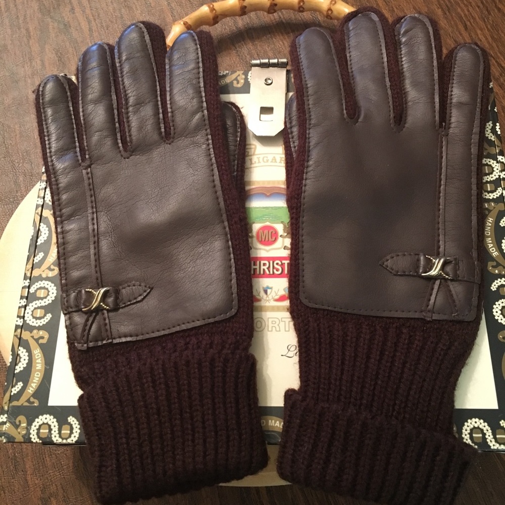 Brown gloves